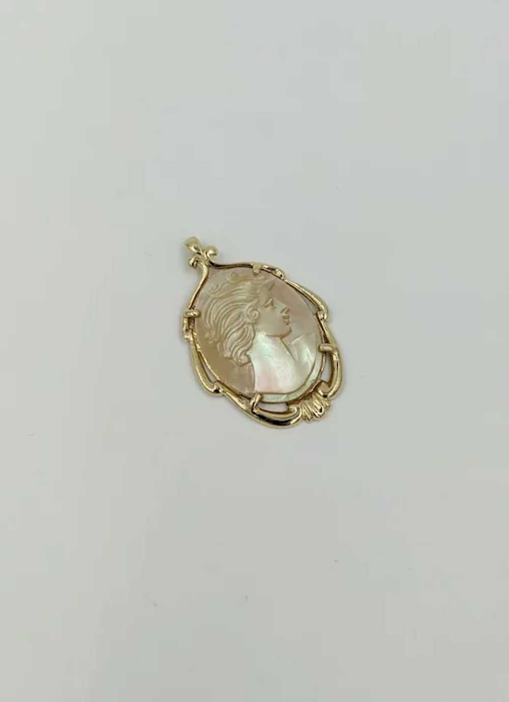 Magnificent 14k Hand Crafted Mother of Pearl Yell… - image 3