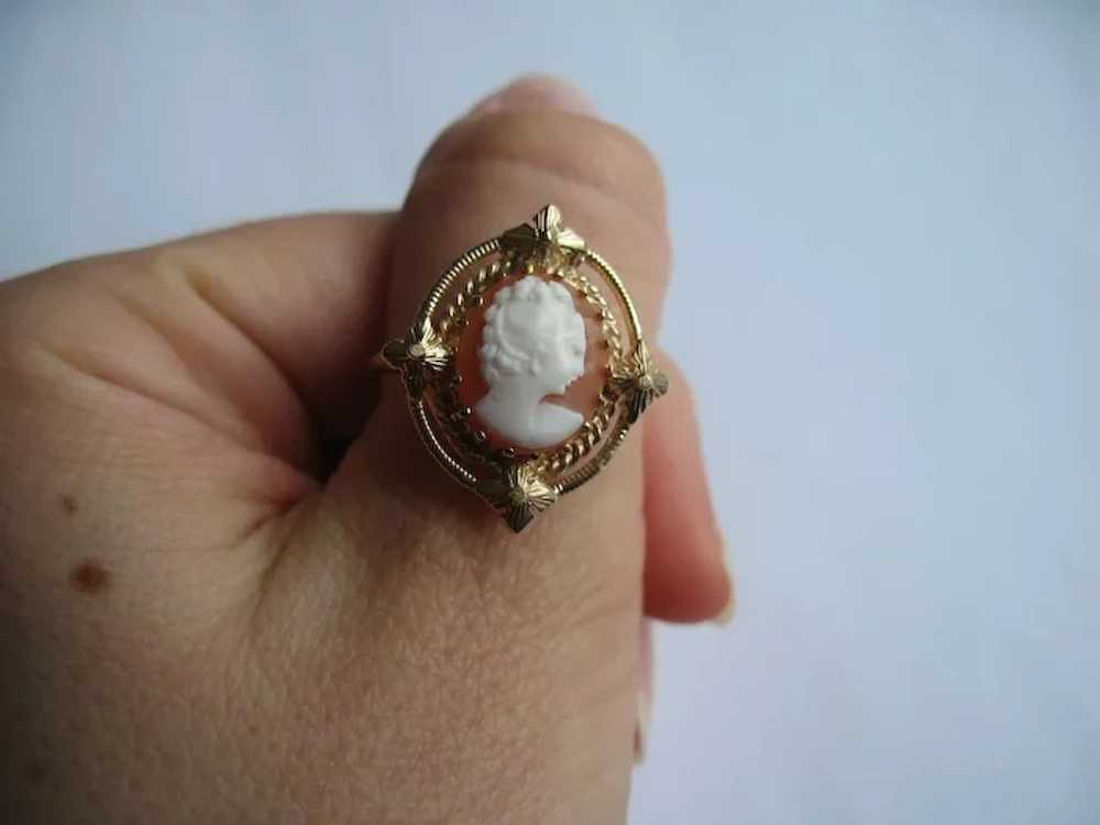 Cameo Ring 14K Gold with Flowers - image 6