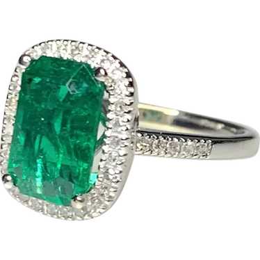 14K White Gold Emerald Cut Emerald Diamond Ring