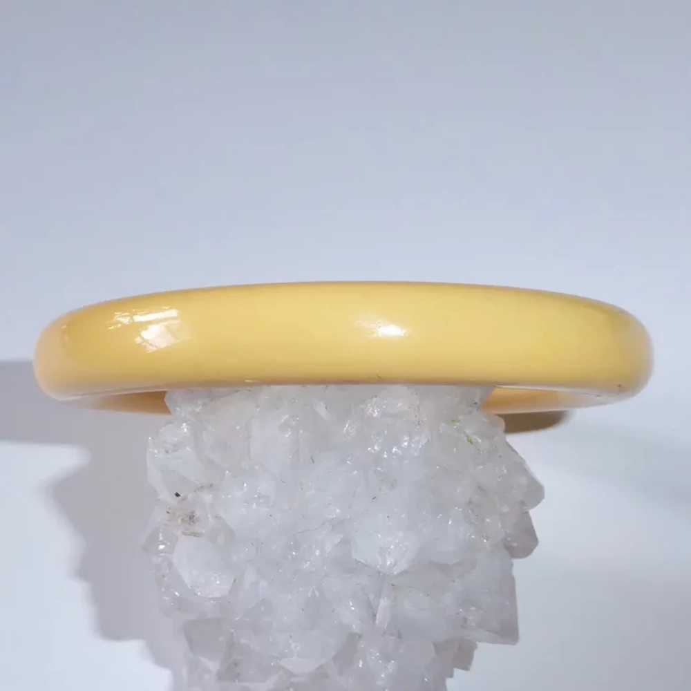 Bakelite Creamed Corn Chunky Bangle Bracelet - image 4