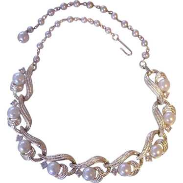 Lisner Rhinestone and Faux Pearl Gold tone Necklac