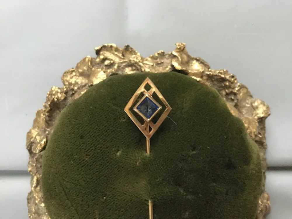 10K Gold Art Deco Stick Pin w/ Blue Sapphire - image 7