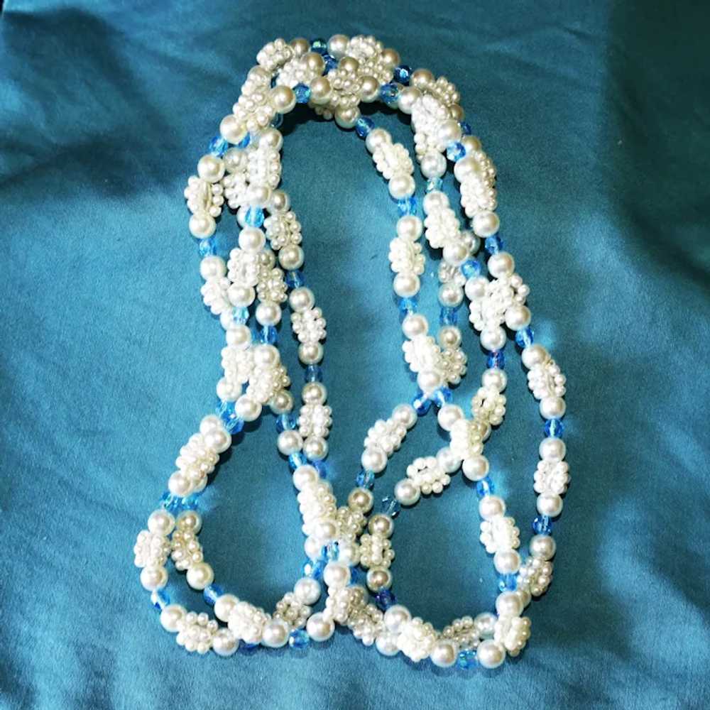 52" small bead White and blue Necklace 1960s - image 2