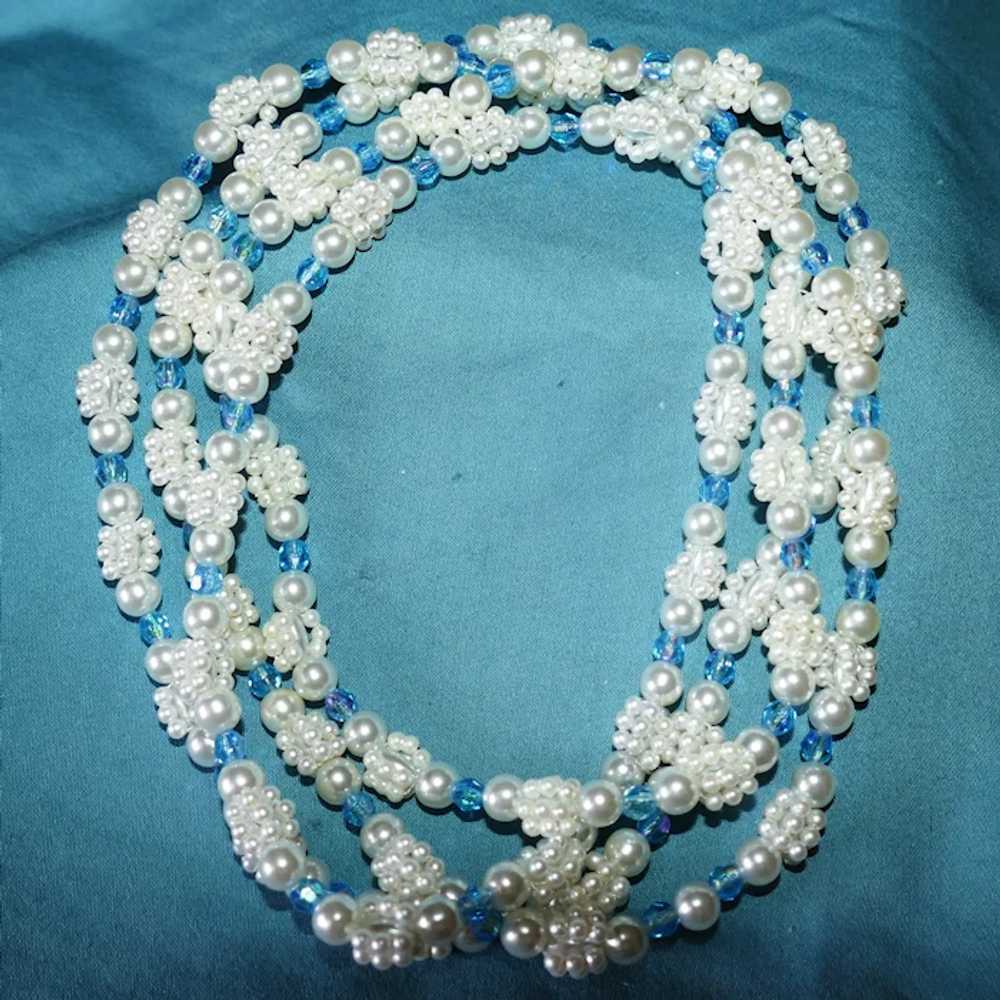 52" small bead White and blue Necklace 1960s - image 3
