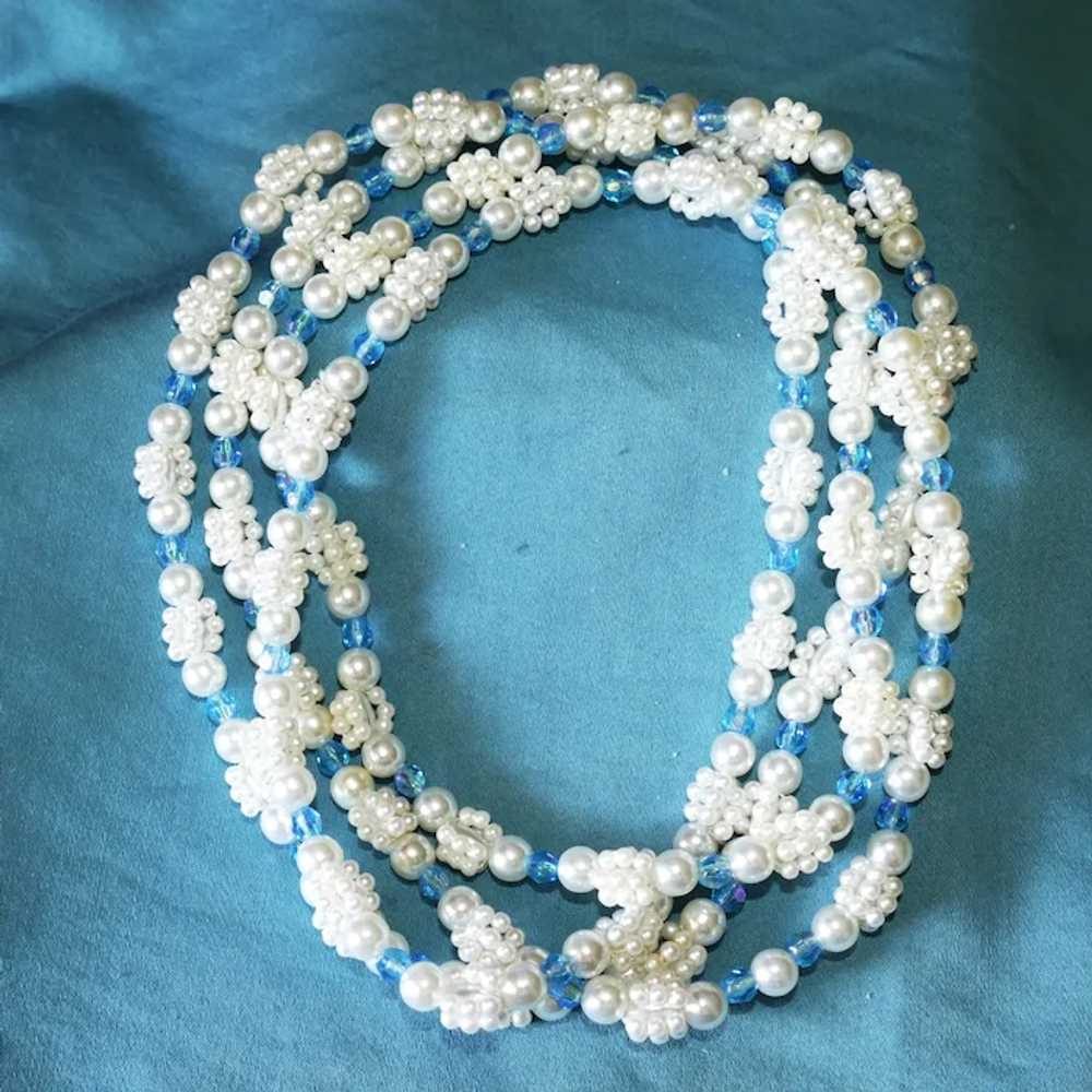 52" small bead White and blue Necklace 1960s - image 4