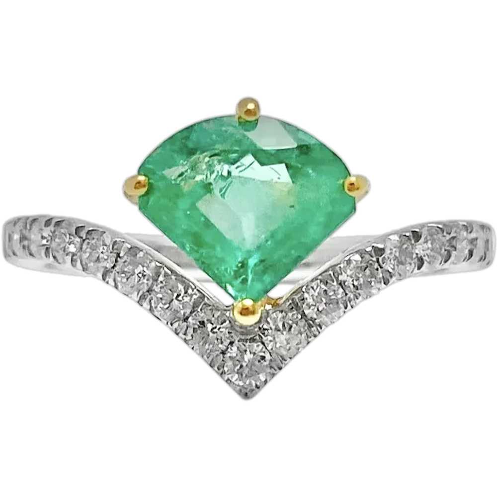 Kite Shape Fancy Cut Colombian Emerald in Curved … - image 1