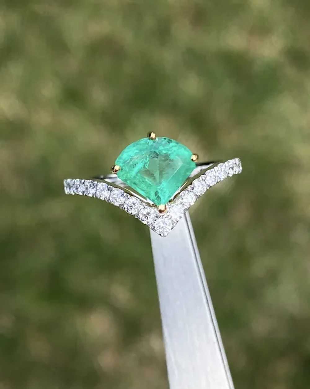 Kite Shape Fancy Cut Colombian Emerald in Curved … - image 3