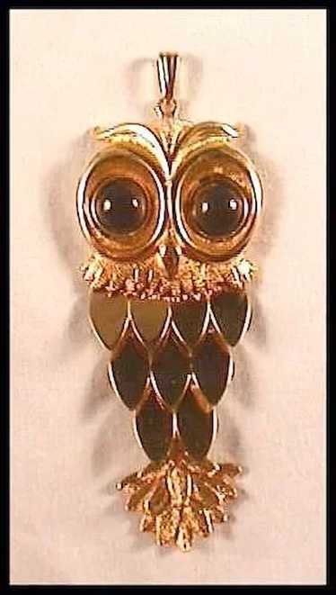 Wise Old Owl with Wiggly Feathers Drop