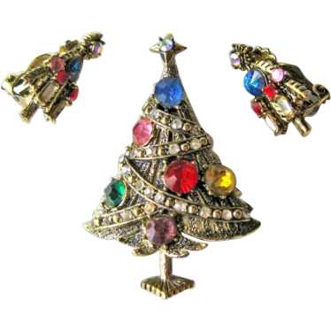 Vintage Hollycraft Christmas Tree Pin and Earring… - image 1