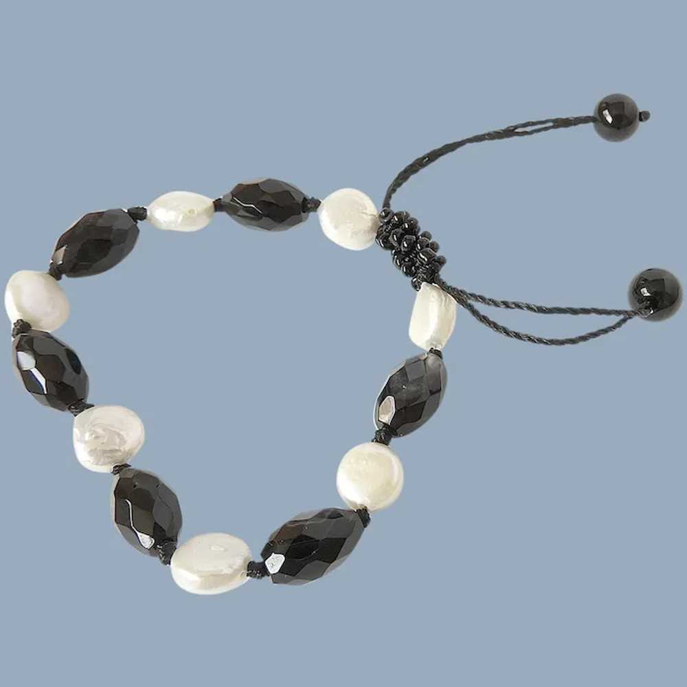 Black Agate and White cultured Coin Pearl Bracelet - image 3