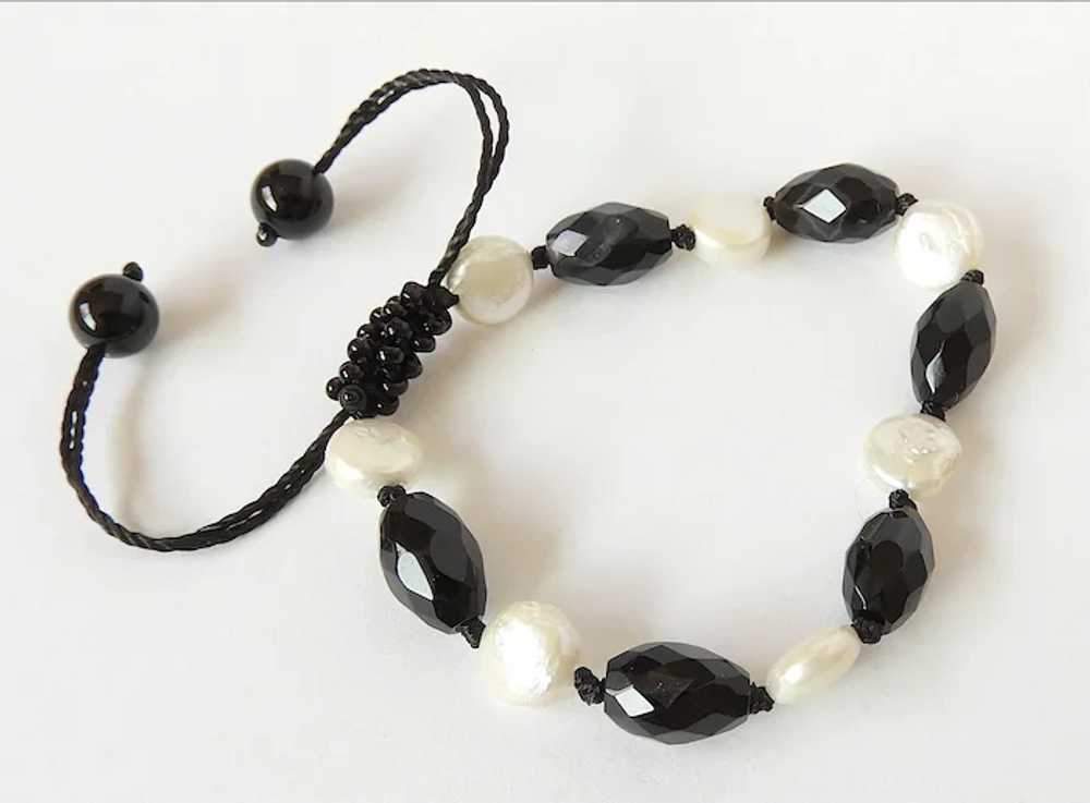 Black Agate and White cultured Coin Pearl Bracelet - image 4