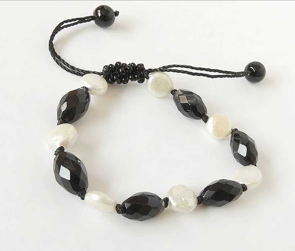 Black Agate and White cultured Coin Pearl Bracelet - image 5