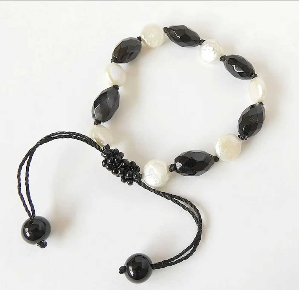 Black Agate and White cultured Coin Pearl Bracelet - image 6