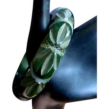 Prystal Bakelite Bracelet, Green Carved Deco