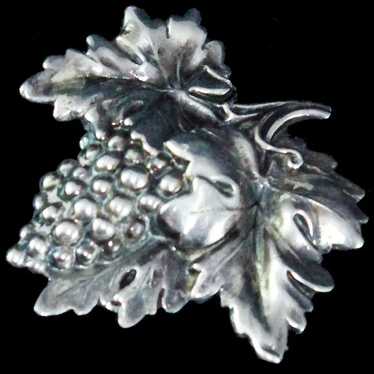Sterling Silver Jewel Art Grape Bunch Leaves Sign… - image 1