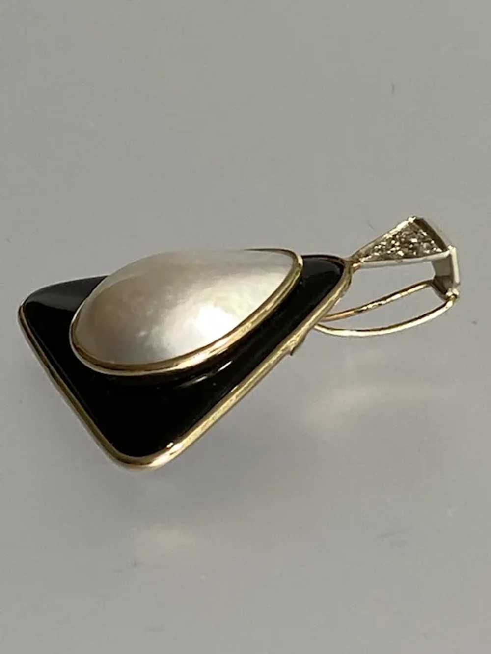 14K Yellow Gold Onyx and Pearl Pendant w/Enhancer - image 10