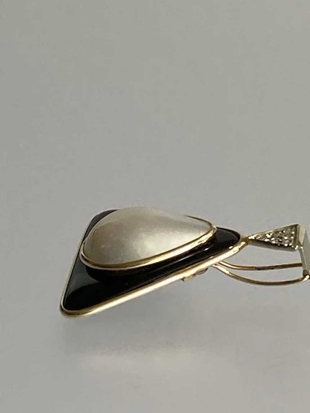 14K Yellow Gold Onyx and Pearl Pendant w/Enhancer - image 11
