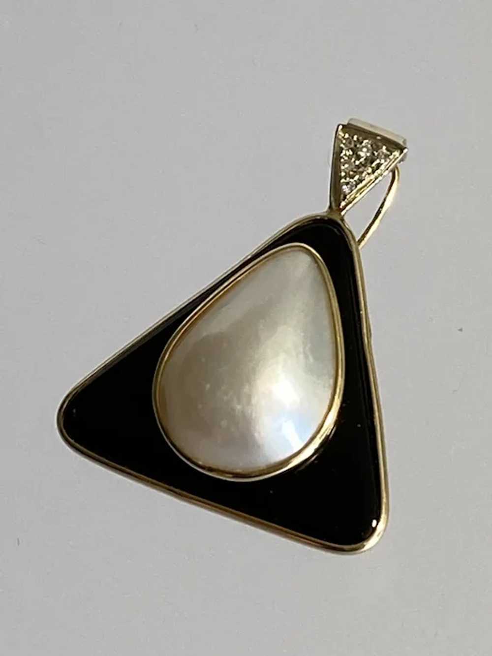 14K Yellow Gold Onyx and Pearl Pendant w/Enhancer - image 2