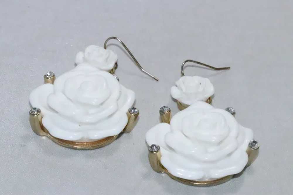 Vintage White Rose Dangle Earrings - image 3
