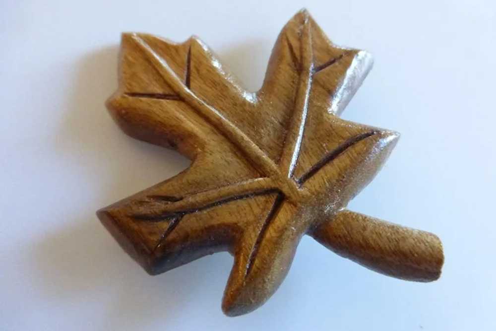Vintage Natural Wood Maple Leaf Brooch Pin Hand C… - image 2