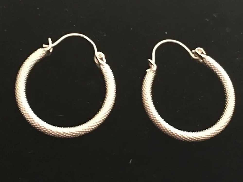 Vintage Pair of 3/4" Continuous Hoop Silver-Color… - image 2