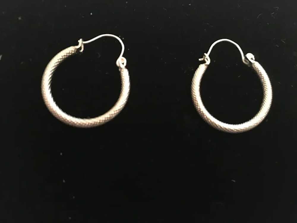 Vintage Pair of 3/4" Continuous Hoop Silver-Color… - image 3