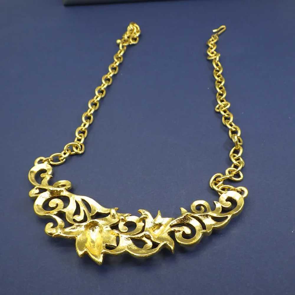 Vintage Golden Floral Design Necklace, Unsigned M… - image 3