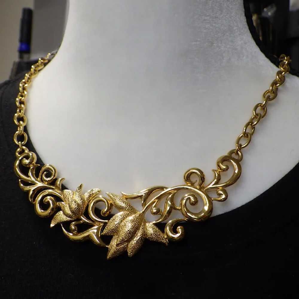 Vintage Golden Floral Design Necklace, Unsigned M… - image 5