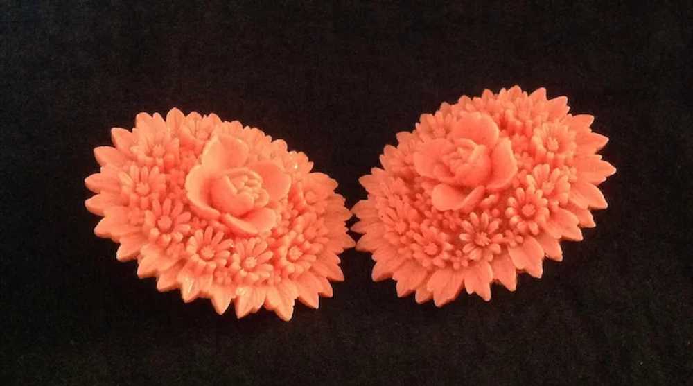 Bright coral colored high relief deeply carved ce… - image 3