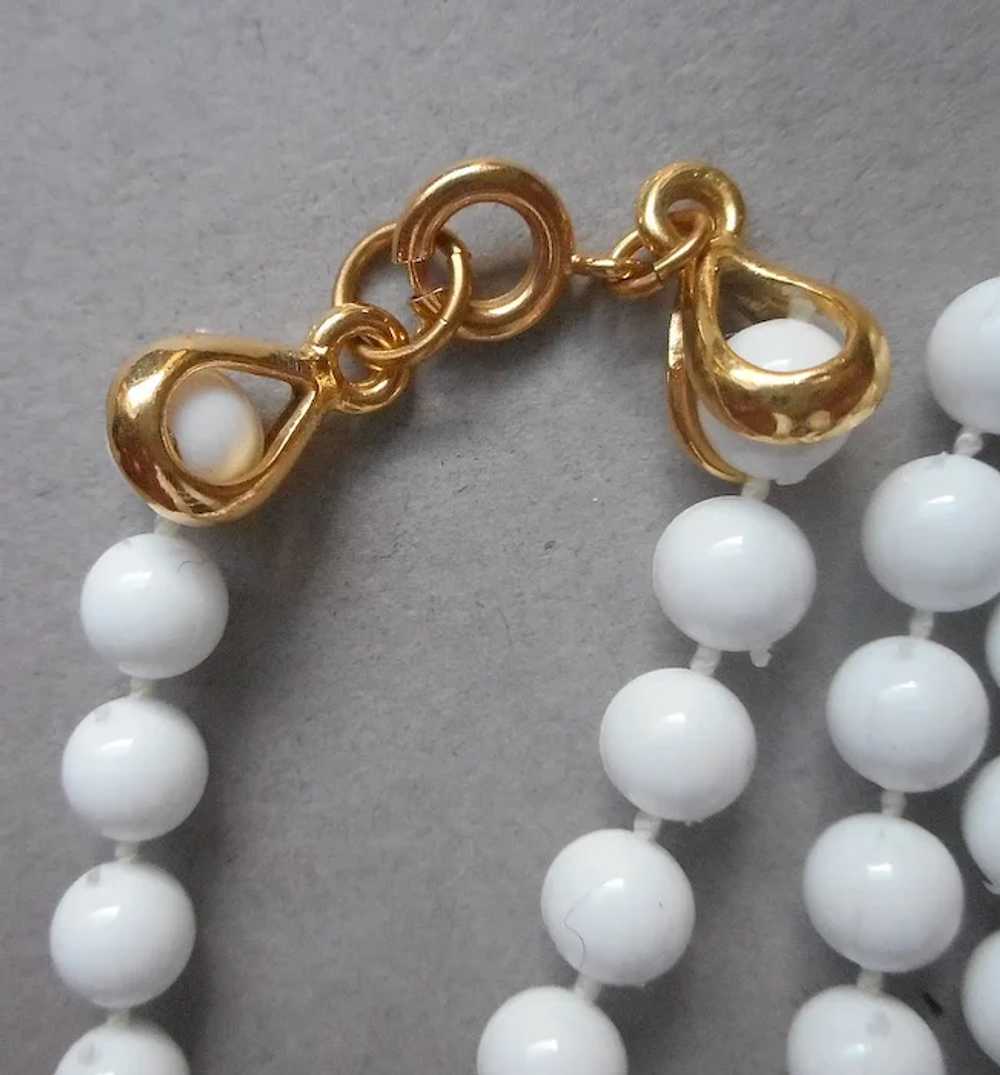 1970s Pendant Necklace White Beads Gold Filigree … - image 7
