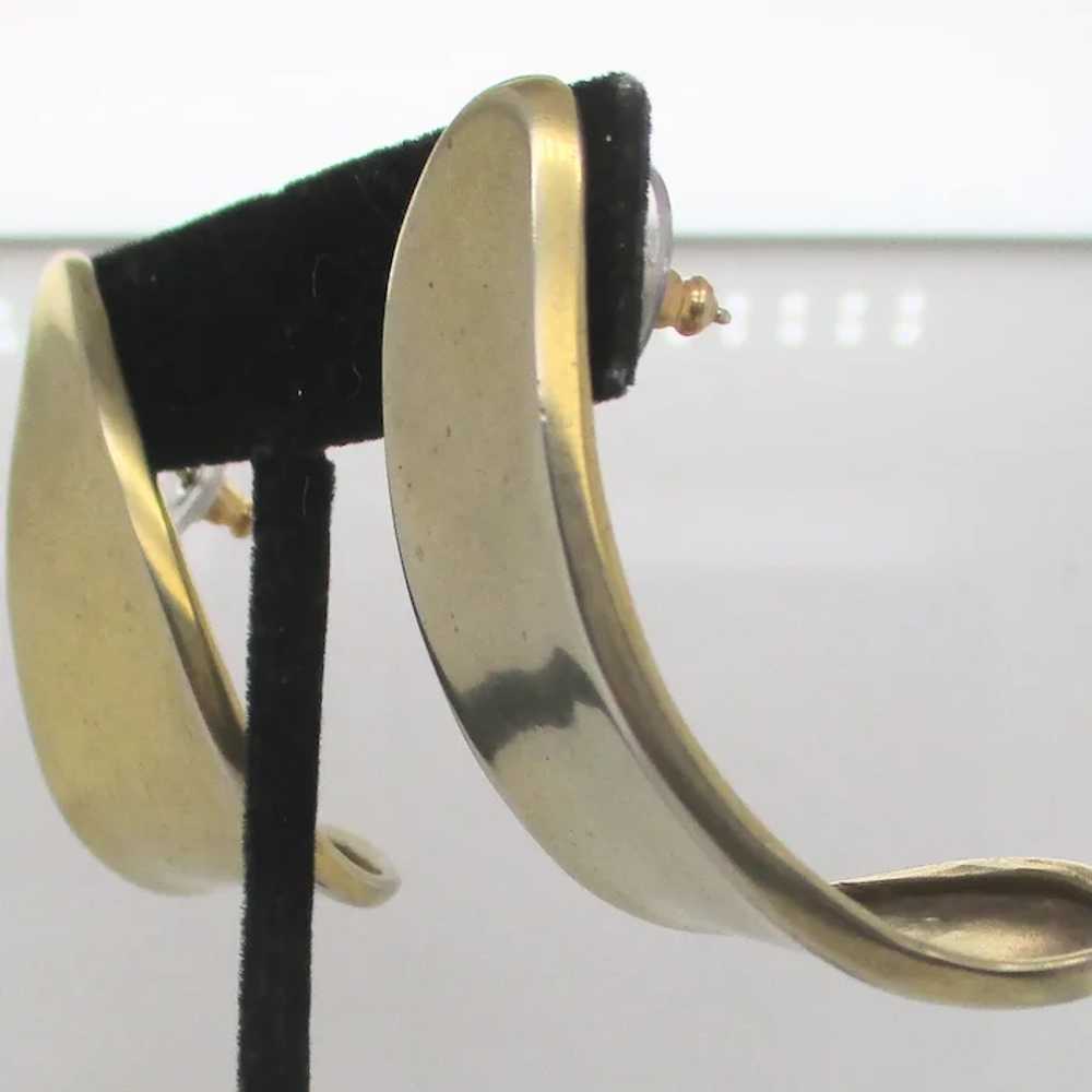 Mid-Century Curved Gilt Hoop Earrings - image 2