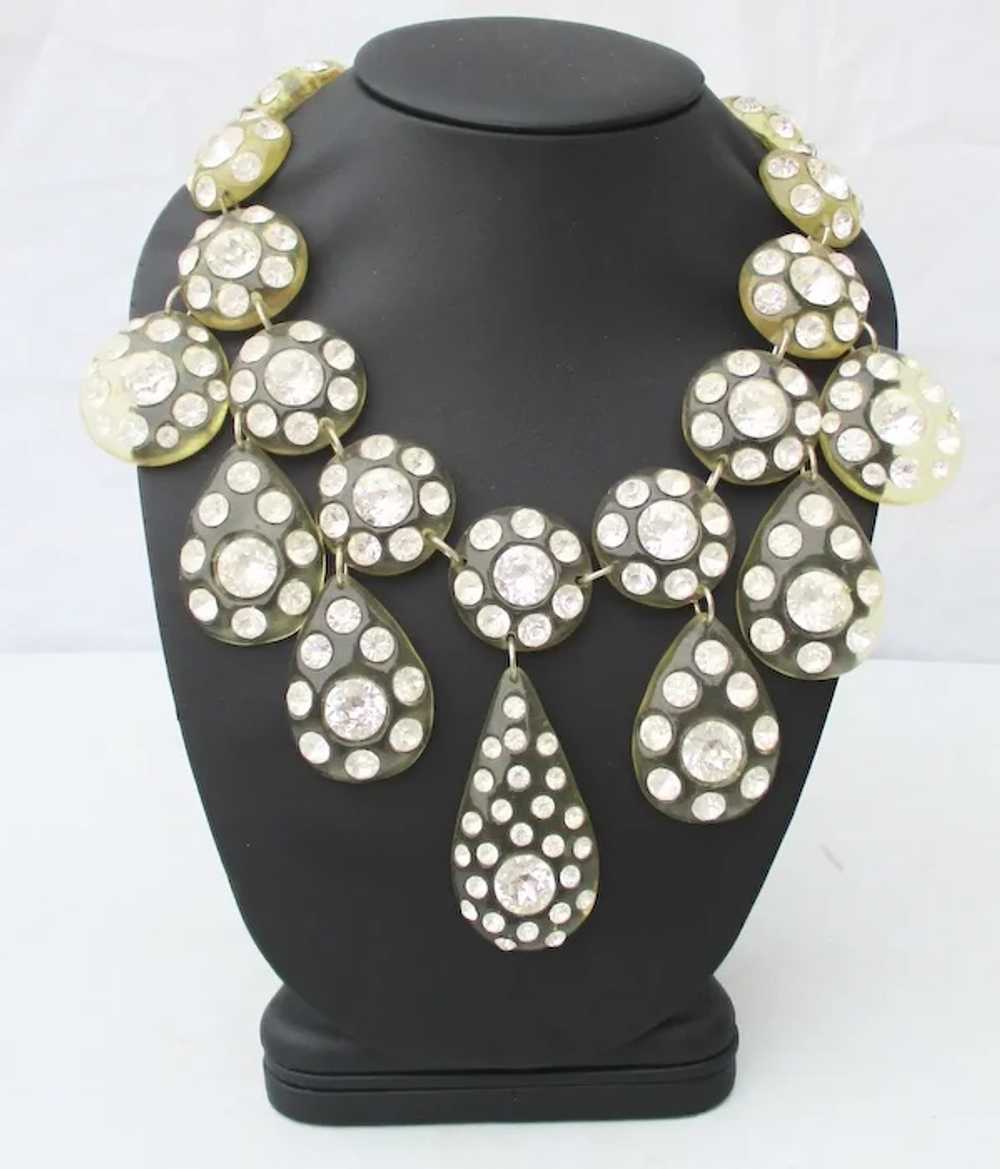 1980s Resin and Rhinestone Necklace - image 4