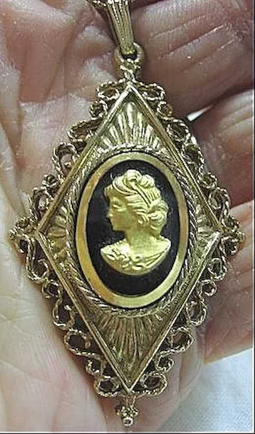 Black/Gold Glass Cameo Lacy Ornate Gold Tone Pend… - image 2