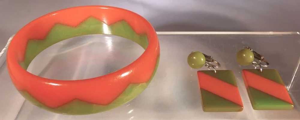 Bakelite Zig Zag Bangle Bracelet & Earrings Orang… - image 3