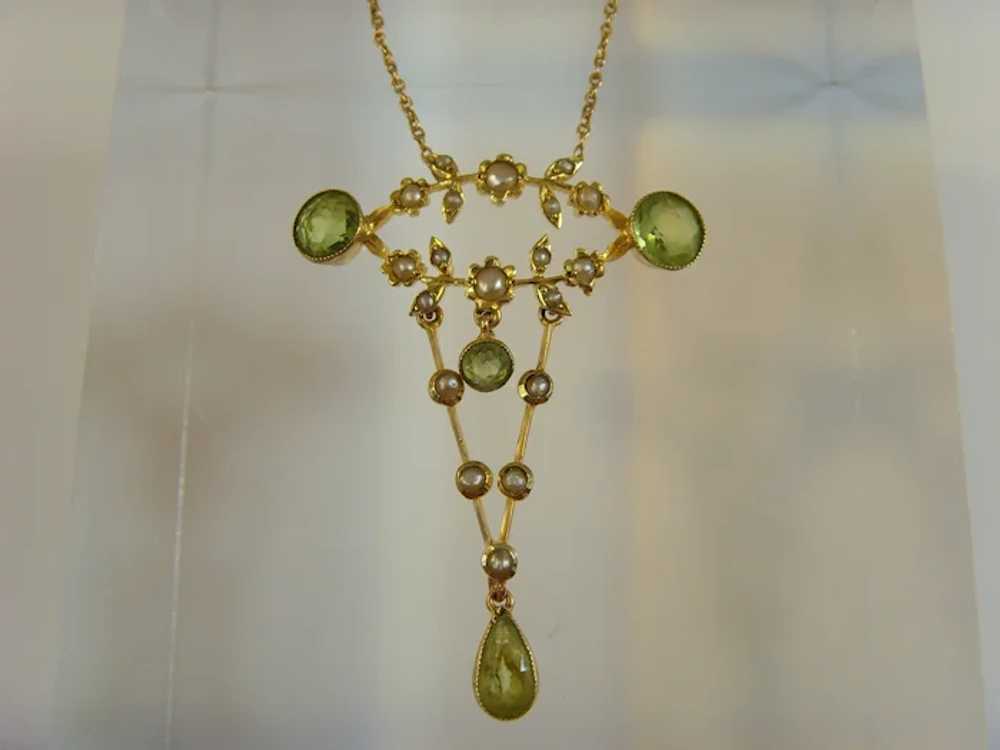 Antique Edwardian peridot and pearl gold pendant - image 4