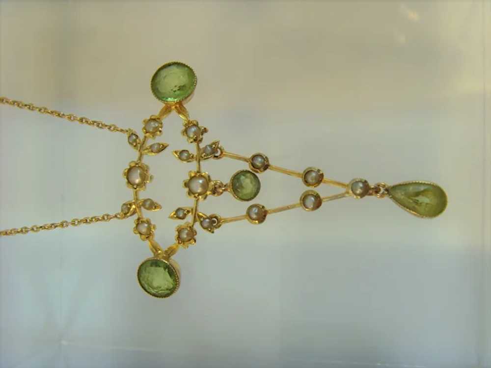 Antique Edwardian peridot and pearl gold pendant - image 6