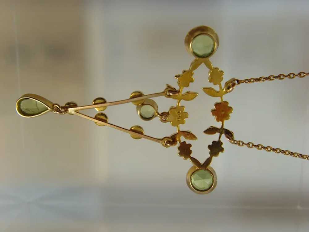 Antique Edwardian peridot and pearl gold pendant - image 7
