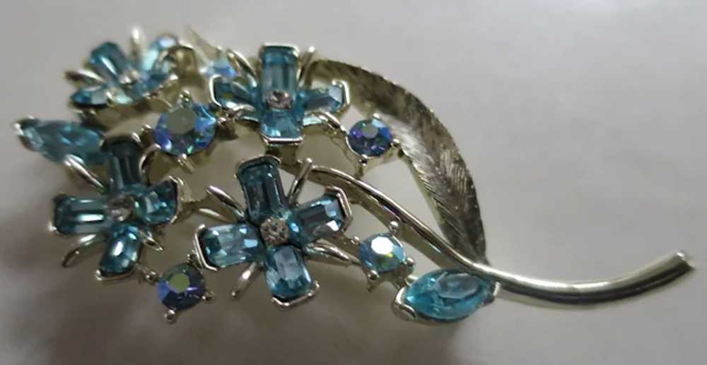 Pretty Lisner Floral Spray Brooch Pin with Blue B… - image 4