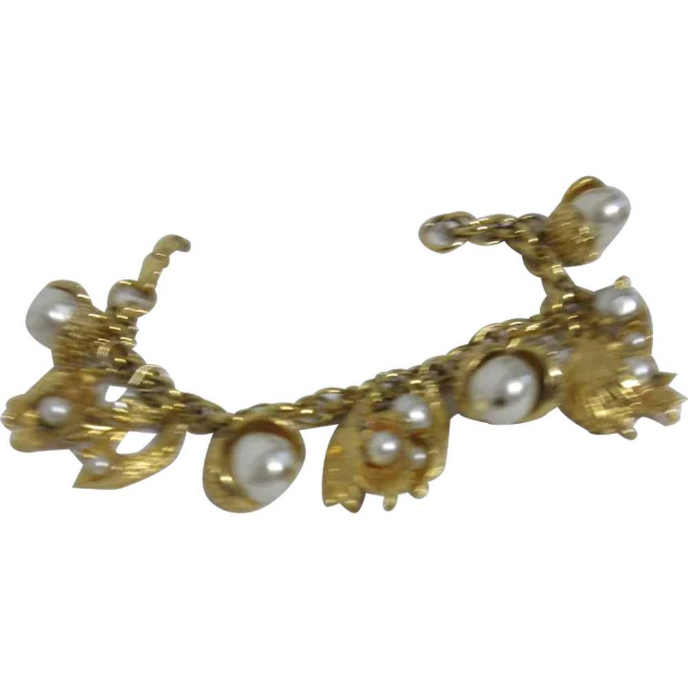 Unsigned Gold Tone Faux Pearl Charm Bracelet - image 1