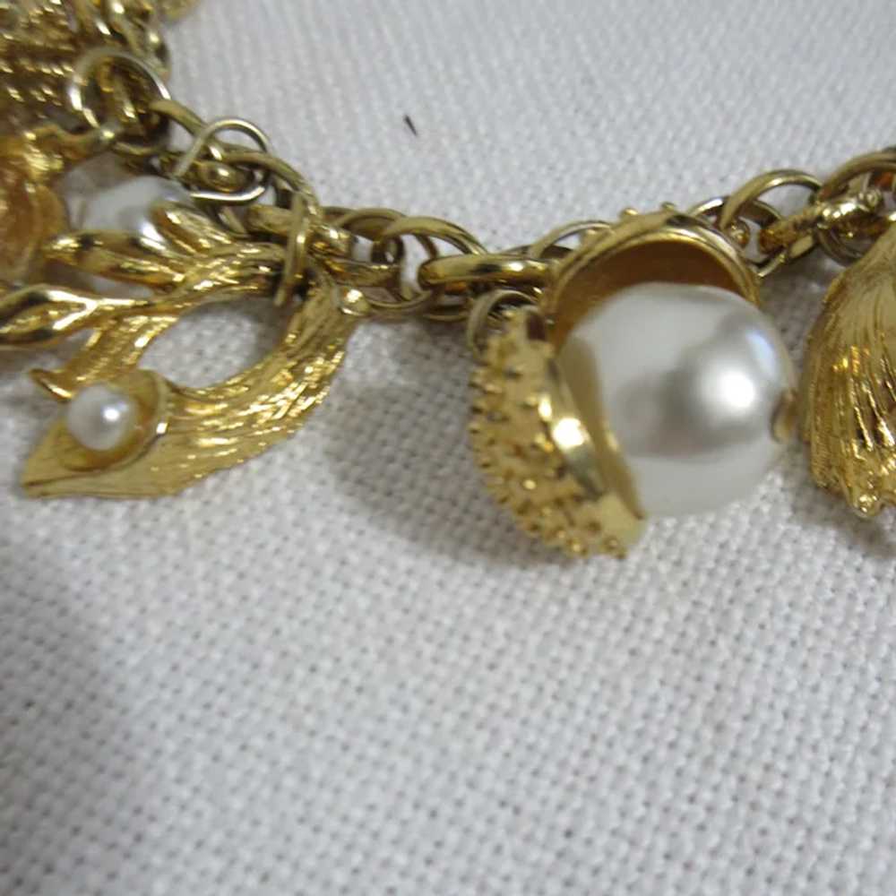 Unsigned Gold Tone Faux Pearl Charm Bracelet - image 4