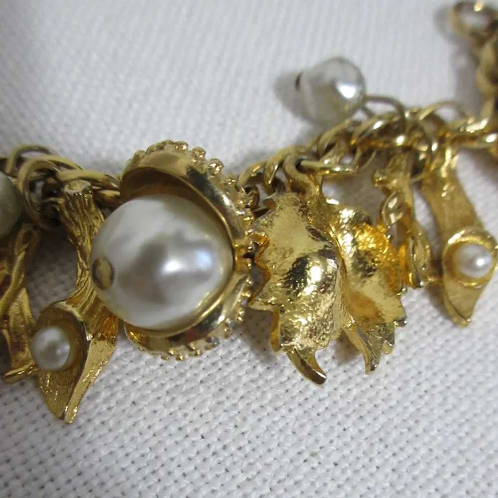 Unsigned Gold Tone Faux Pearl Charm Bracelet - image 9