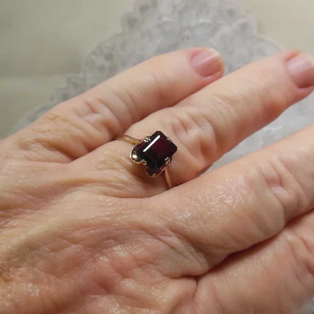 9 Kt Gold & Garnet Solitaire Ring - image 4