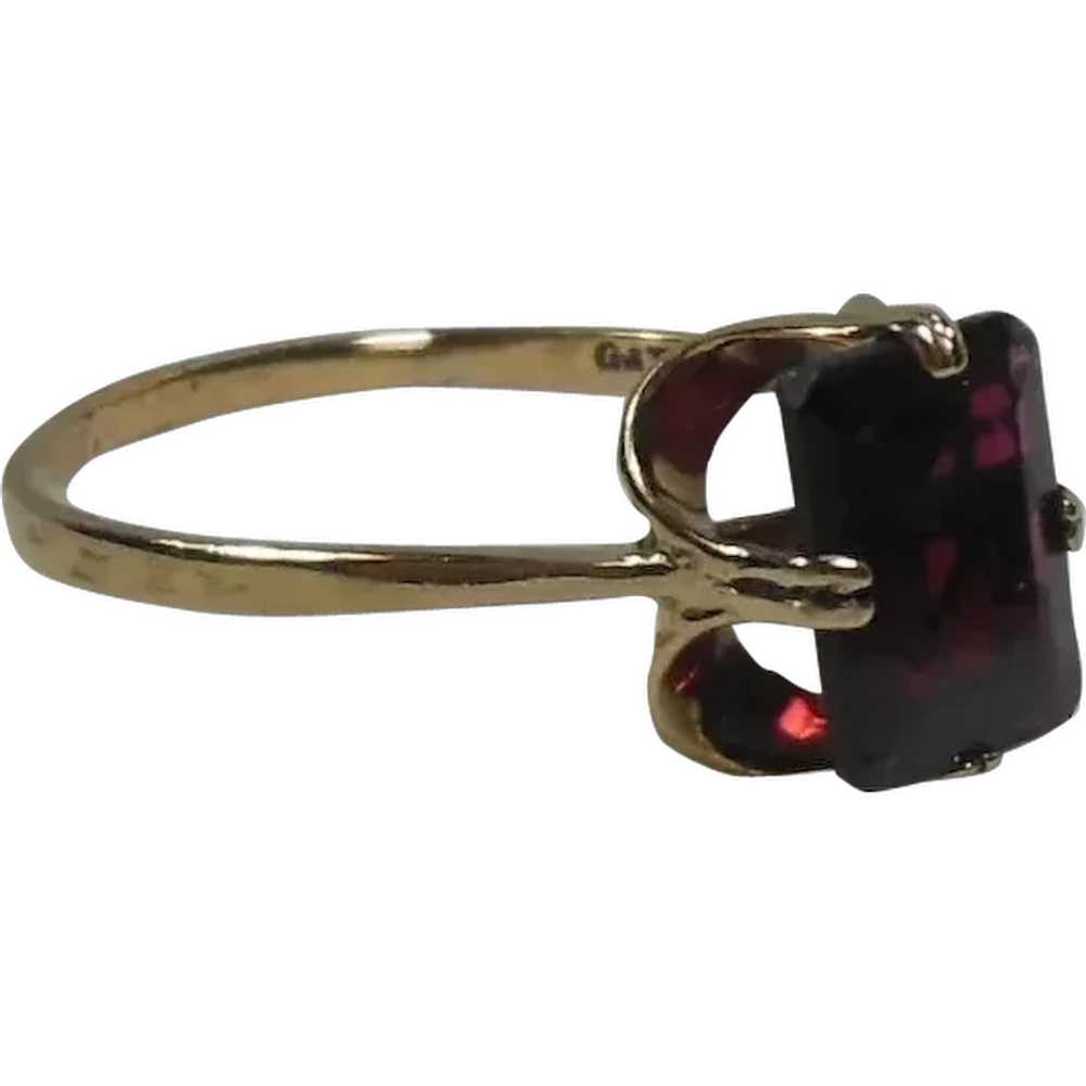 9 Kt Gold & Garnet Solitaire Ring - image 5