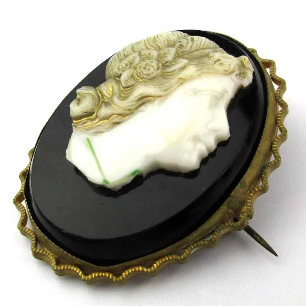 Old Victorian Carved Glass Cameo Pin Brooch - image 3