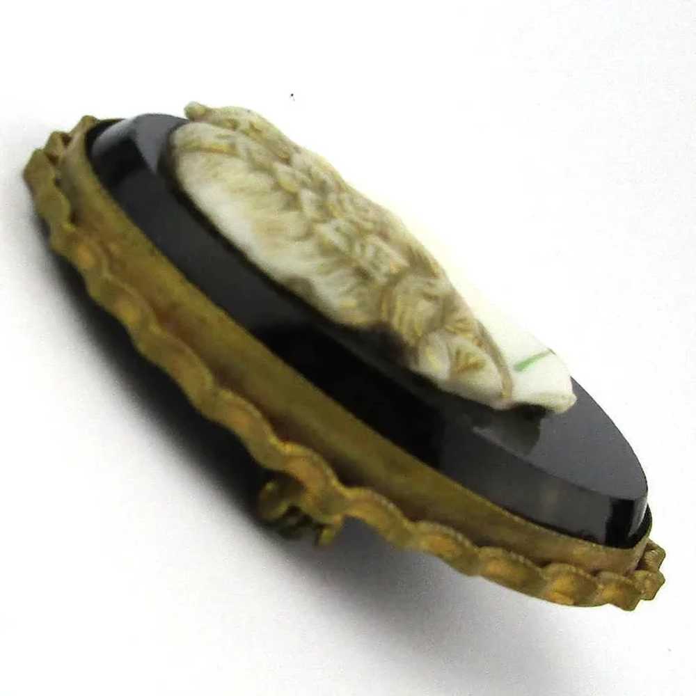 Old Victorian Carved Glass Cameo Pin Brooch - image 4