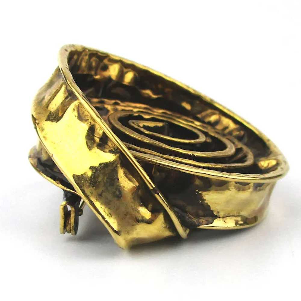 Odd Modernist Hammered Gilt Coil Pin Brooch - image 3