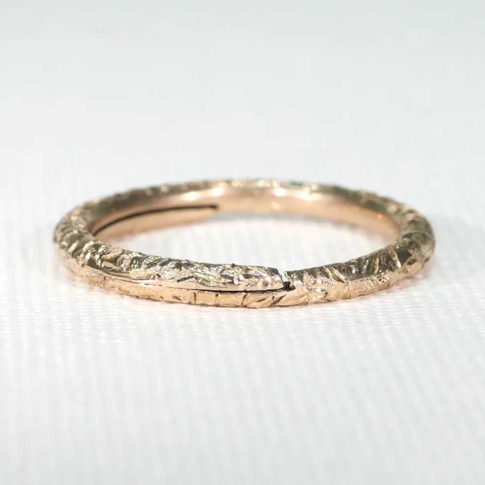 Antique Chased Victorian Gold Split Ring - image 3