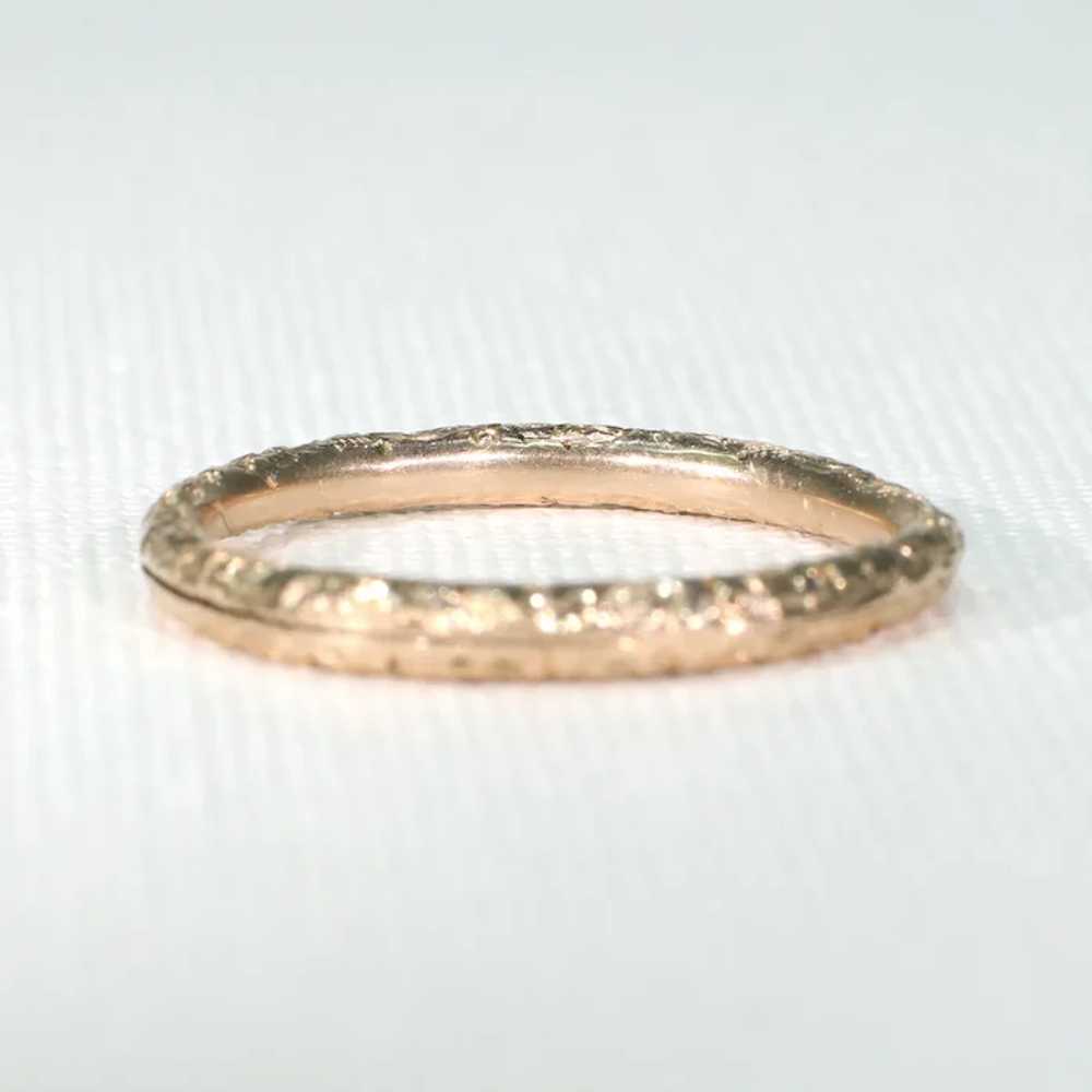 Antique Chased Victorian Gold Split Ring - image 5