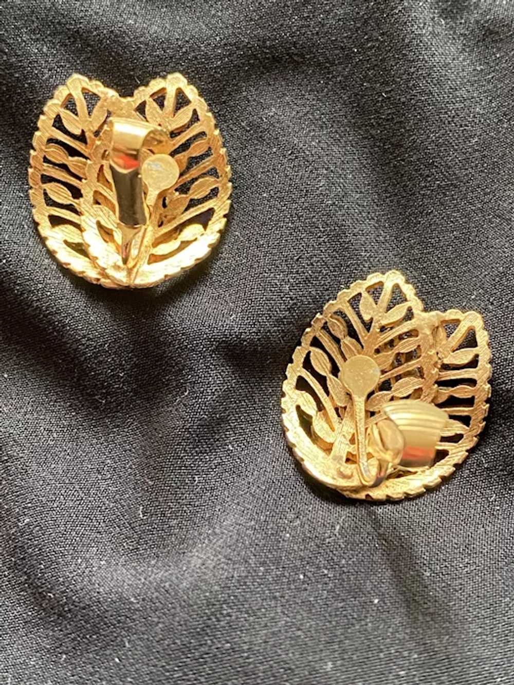 Gold Tone Pierced Metal Leaves Clip On Earrings - image 3