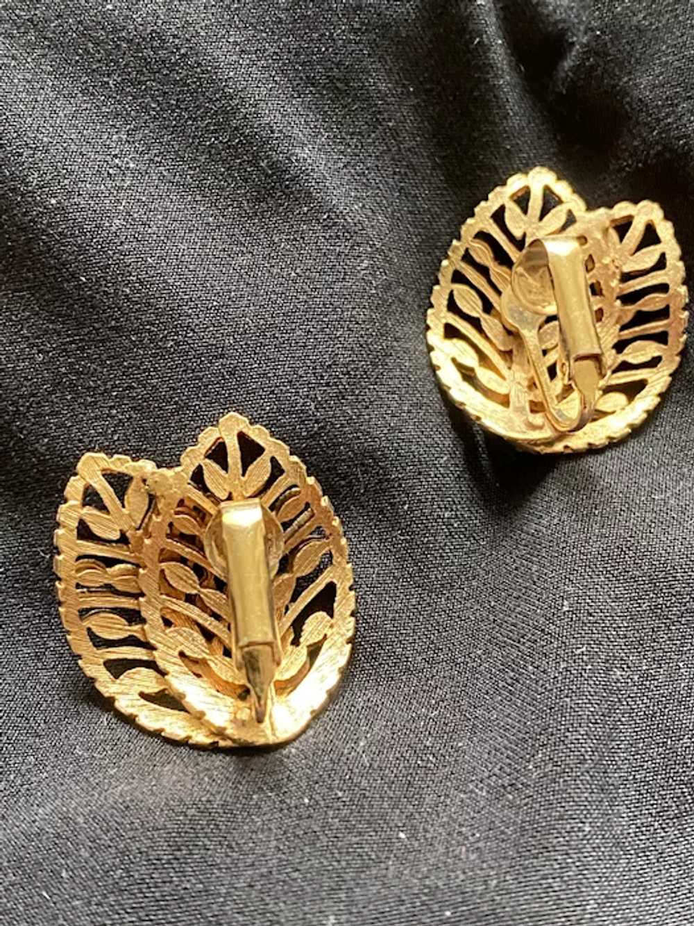 Gold Tone Pierced Metal Leaves Clip On Earrings - image 4